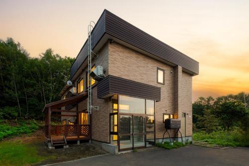 El edificio en el que está la casa vacacional