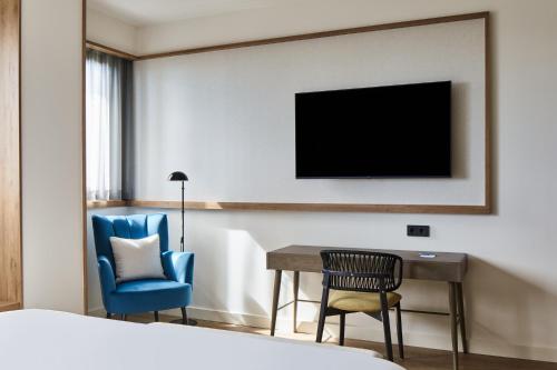 En TV eller et underholdningssystem på Four Points by Sheraton Barcelona Airport