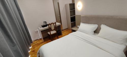 Кровать или кровати в номере Green Hotel