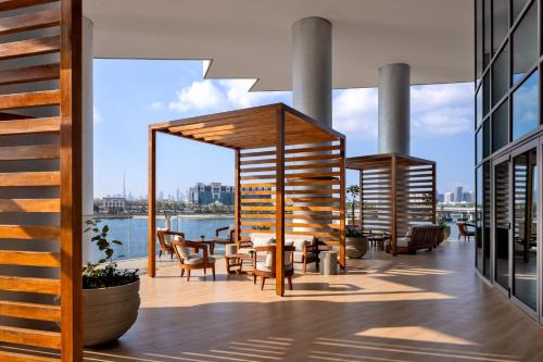 Balkon atau teras di Hilton Dubai Creek Hotel & Residences