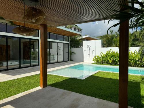 an external view of a house with a swimming pool at Tropical Pool Villa near Fishermans Village in Bophut 