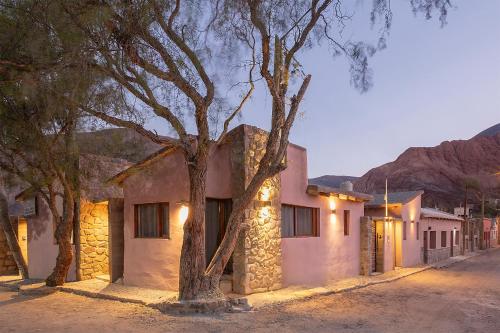 a house with lights on the side of a street at Nido de cóndores in Purmamarca