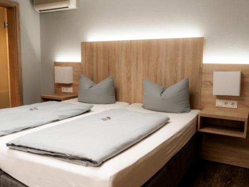 Una cama o camas en una habitación de Hotel Herbers Efemir GmbH