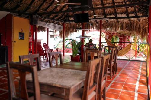 A restaurant or other place to eat at Hostal La Guaca