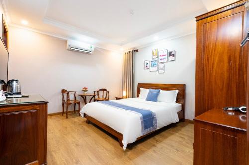 A bed or beds in a room at CAMY Hotel Vung Tau