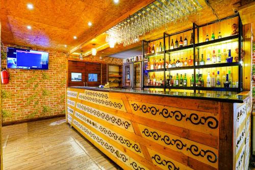 Zona de lounge sau bar la FabHotel Prime Hangout - Narhe