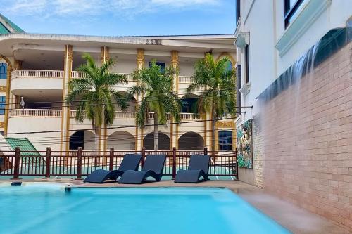 Swimming pool sa o malapit sa Chanthapanya Hotel