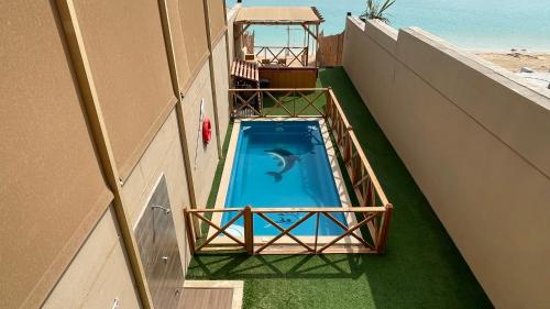 A piscina localizada em درة العروس اكواخ الدره ou nos arredores