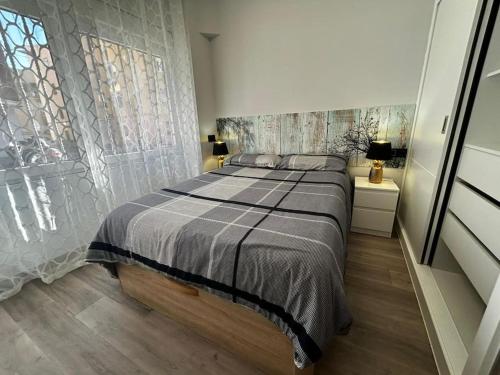 A bed or beds in a room at Apartamento amoblado en el centro de Madrid