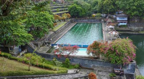 Kolam renang di atau di dekat Hart Hotel Premium Rapatmaja