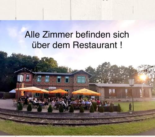 Reštaurácia alebo iné gastronomické zariadenie v ubytovaní Pension im alten Fehrbelliner Bahnhof