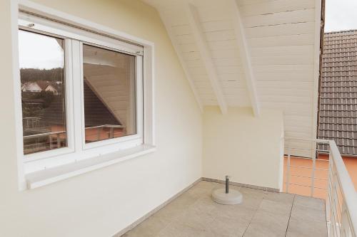 A balcony or terrace at Privates Apartment im Grünen