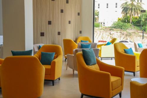 Ruang duduk di Riviera suites , hotel apartement