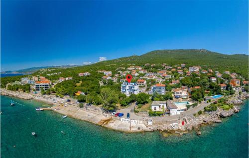 ザグレブにあるBeach Front Apartment In Smokvica Krmpotskaの小さな島の水上の空中