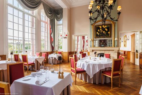 A restaurant or other place to eat at Le Château de la Tour