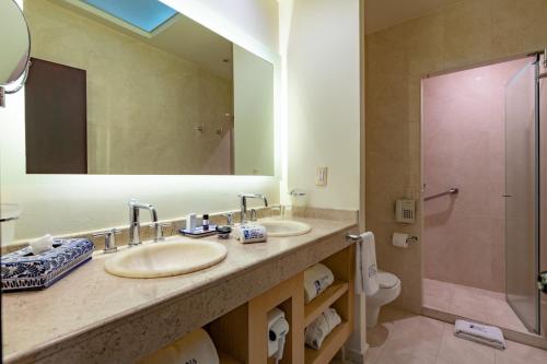 A bathroom at Hotel Boutique Casona de la China Poblana - Adults Only