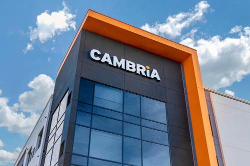 ハノーバーにあるCambria Hotel - Arundel Mills BWI Airportの横にキャンベラという言葉を使った建物