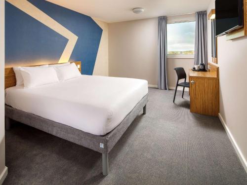 Giường trong phòng chung tại ibis budget London Heathrow Central