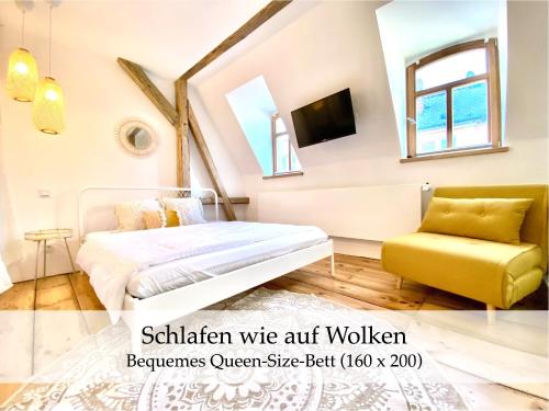 A bed or beds in a room at Zentrale 1-Zimmer-Ferienwohnung mit digitalem Check in