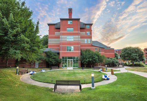 a building with a park in front of it at Kellogg Conference Hotel Capitol Hill at Gallaudet University in Washington