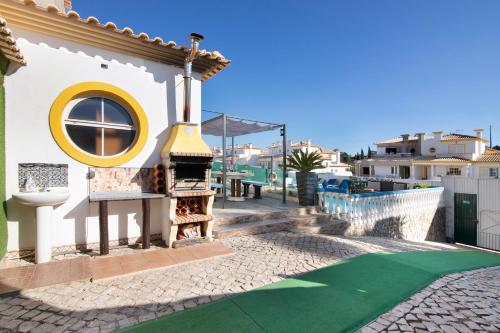 A piscina localizada em Villa Calipso ou nos arredores