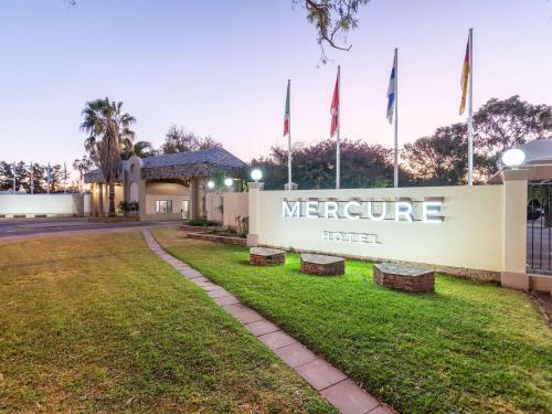 Vườn quanh Mercure Hotel Windhoek