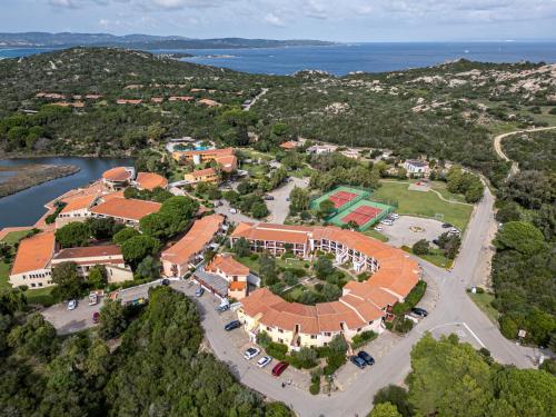 Un paisaje natural cerca del apartahotel