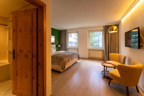 Posteľ alebo postele v izbe v ubytovaní Hotel Europa Suites St Moritz