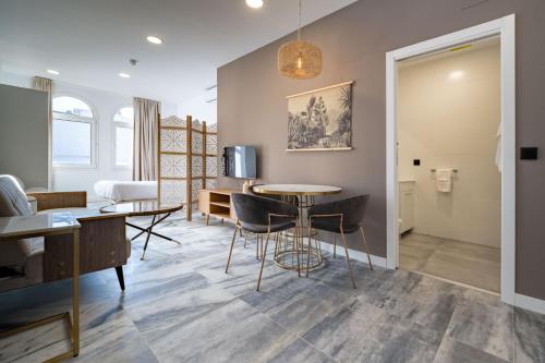 a living room with a table and chairs at William Martin Apartments in Huelva