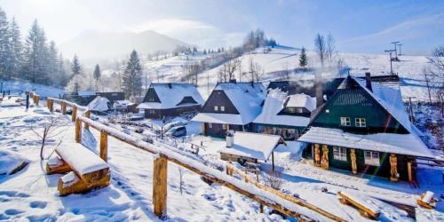 Wellness rezort Jánošíkov dvor durante el invierno