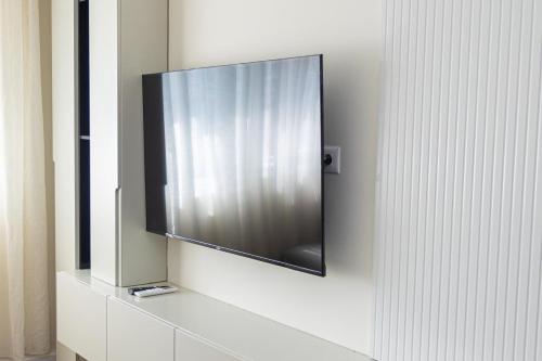 TV i/ili multimedijalni sistem u objektu Iunn apartments