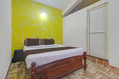 Hotel O Ferns Guest House tesisinde bir odada yatak veya yataklar