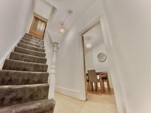 Fotografija u galeriji objekta Spacious 3 bedroom house near Central London, O2, ExCel, Stratford, Tube Station & Parking Available u Londonu