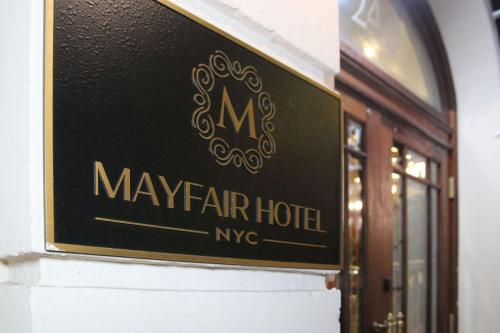 Um certificado, prêmio, placa ou outro documento exibido em The Mayfair Hotel Times Square, Ascend Hotel Collection