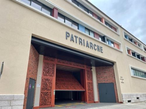 The facade or entrance of Les Terrasses de Notre Dame