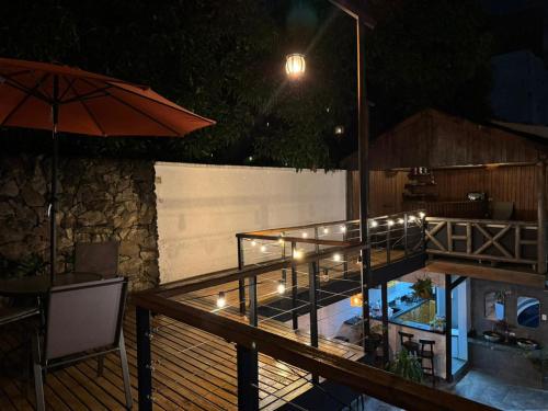 A piscina localizada em Casa Boutique La Corona Medellin ou nos arredores