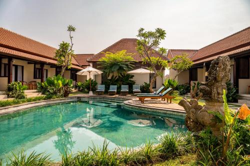 obraz basenu w willi w obiekcie Tut Winten Villa Ubud w mieście Ubud