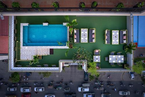 A piscina localizada em Vrest Hotel ou nos arredores