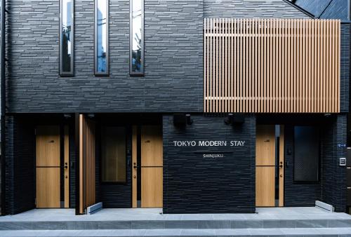 Tampak depan atau pintu masuk Tokyo Modern Stay Shinjuku