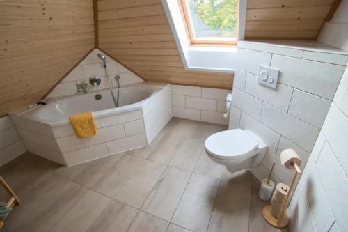 Bathroom sa Nachhaltige, veganfreundliche Unterkunft direkt am Bergbaulehrpfad in Schneeberg