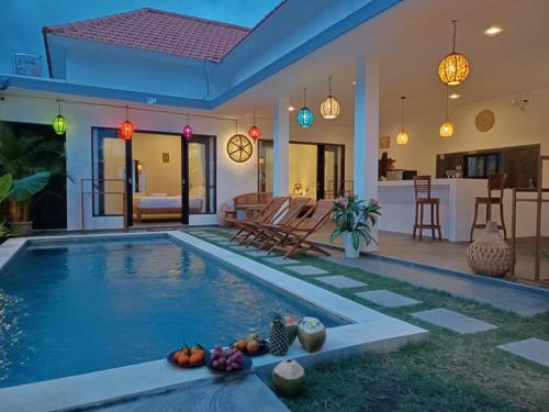 Swimmingpoolen hos eller tæt på Yolo 365 Villa, Canggu - Near Batu Bolong Beach, Canggu