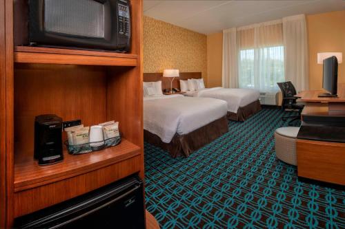 Katil atau katil-katil dalam bilik di Fairfield Inn & Suites by Marriott Harrisburg International Airport