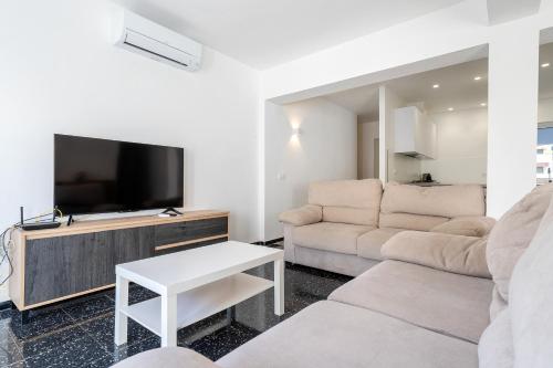 Uma TV ou centro de entretenimento em Hauzify I Apartament Riera