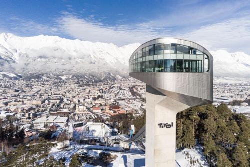 O vedere generală la munți sau o vedere la munte luată de la acest apartament