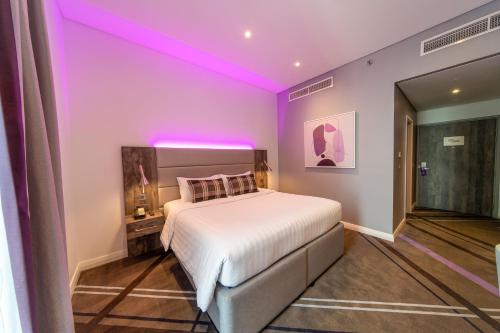 Gulta vai gultas numurā naktsmītnē Premier Inn Dubai Barsha Heights