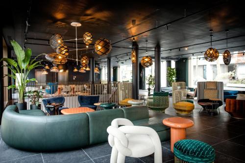 Зона вітальні в Motel One Antwerp