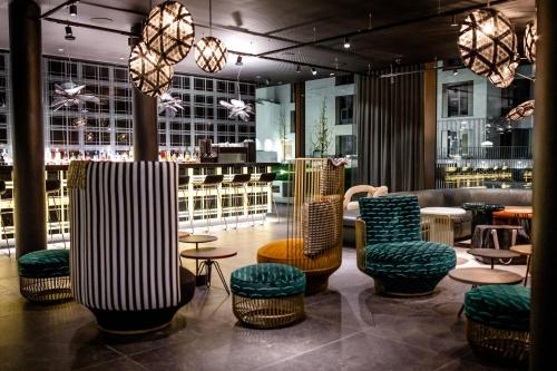 Зона вітальні в Motel One Antwerp