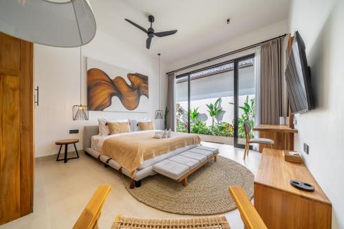 Cama ou camas em um quarto em Luxurious Brand-New Villa with Panoramic Jungle Views and Expansive Pool