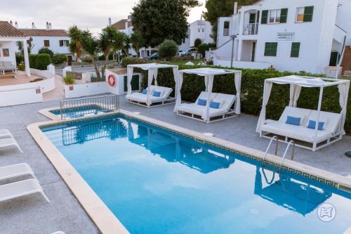 Swimmingpoolen hos eller tæt på Apartamentos Annabel's II