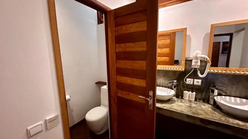 A bathroom at Anki Lodge